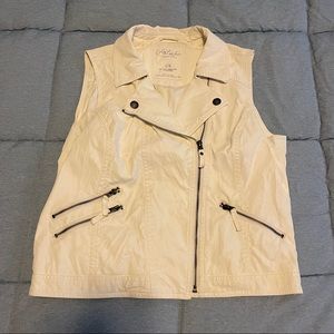 Aeropostale white leather vest with zippers
